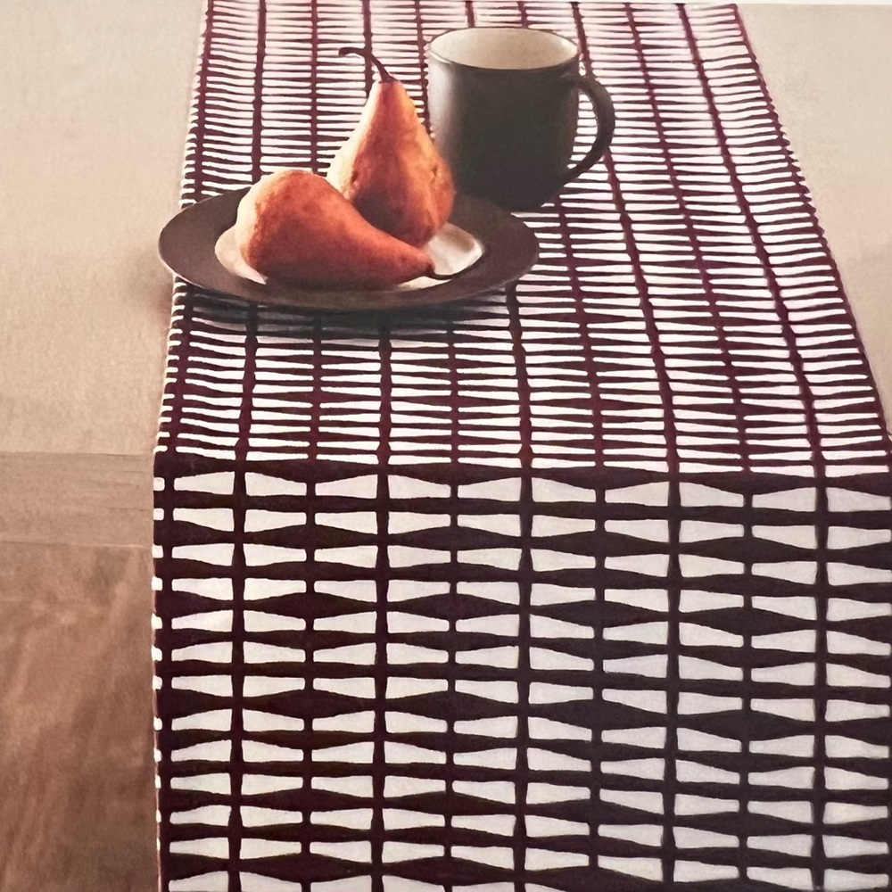 Table Runner Merlot and White, Brand New